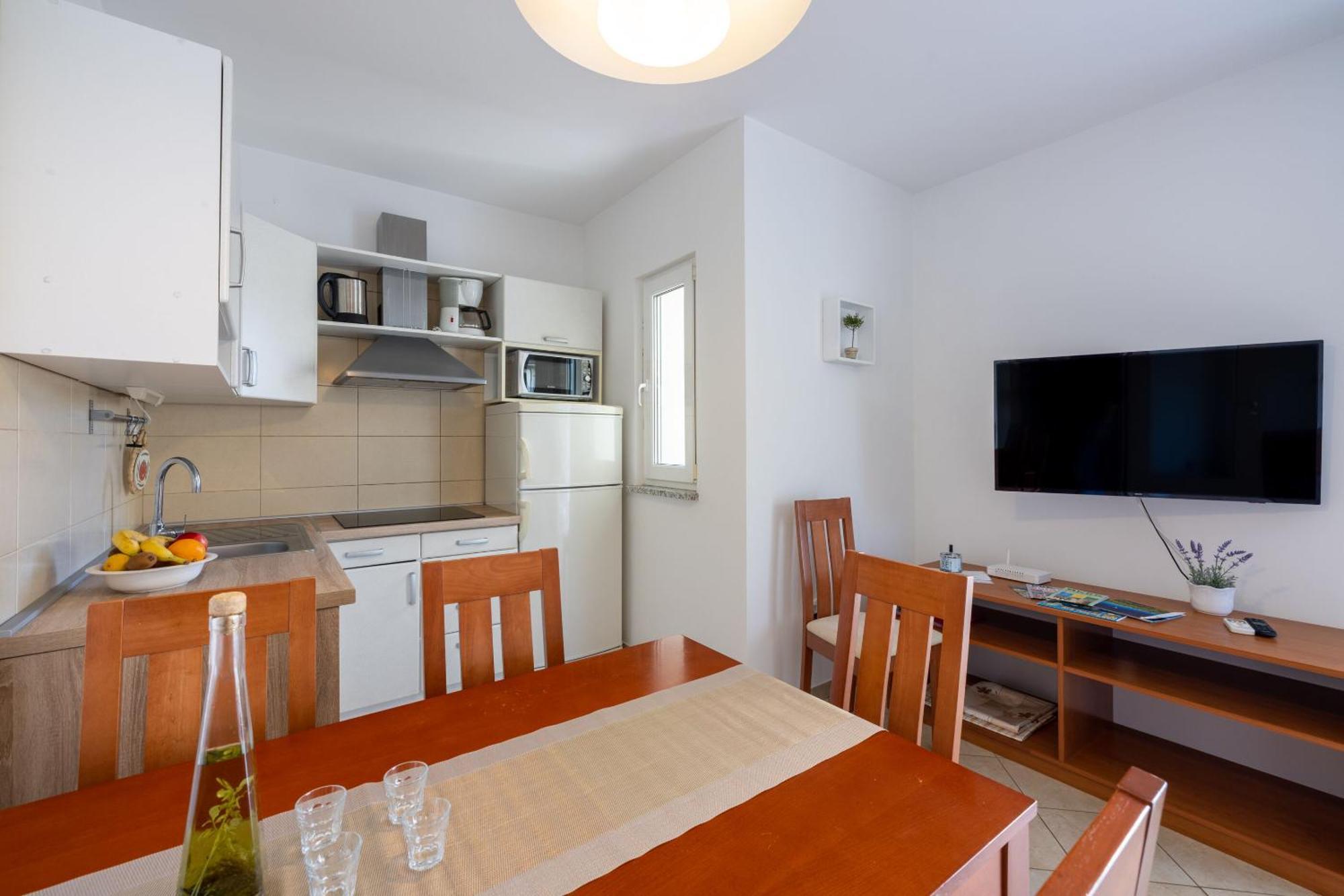 Apartments Vesna Malinska Eksteriør bilde